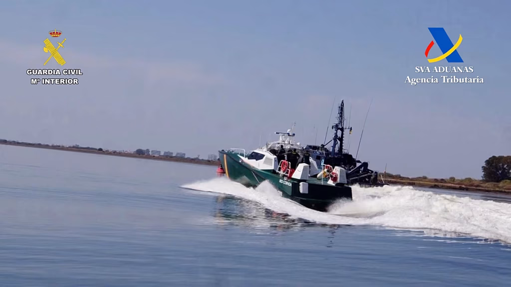 10 detenidos tras atacar a tiros a una patrullera de la Guardia Civil en aguas de Huelva