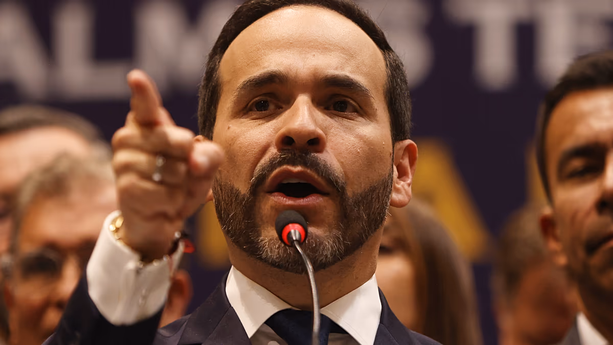 Abelardo de la Espriella asume la Presidencia y marca un cambio de rumbo político en Colombia