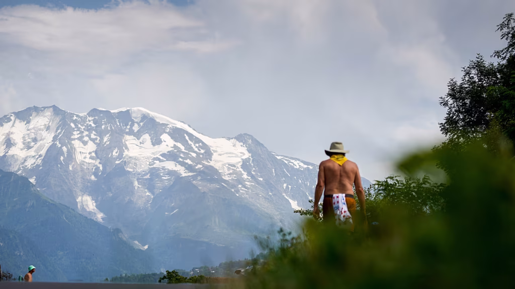 Afluencia masiva en el Mont Blanc, ¿pronto solo se podrá hacer senderismo con reserva?