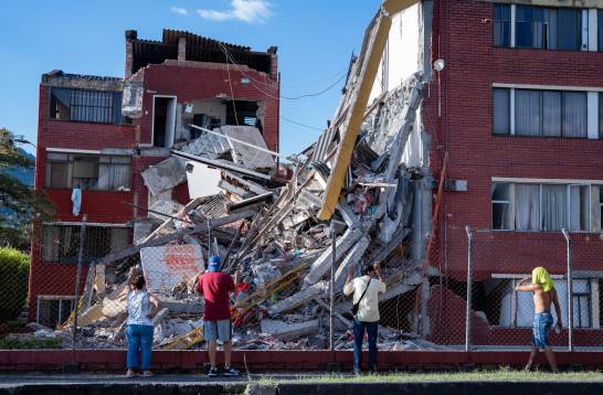 Al menos 132 muertos tras el terremoto en Colombia, hospitales desbordados y toque de queda