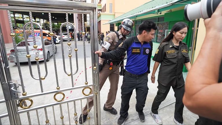 Al menos 15 heridos y 7 muertos en un tiroteo en una escuela de Tailandia