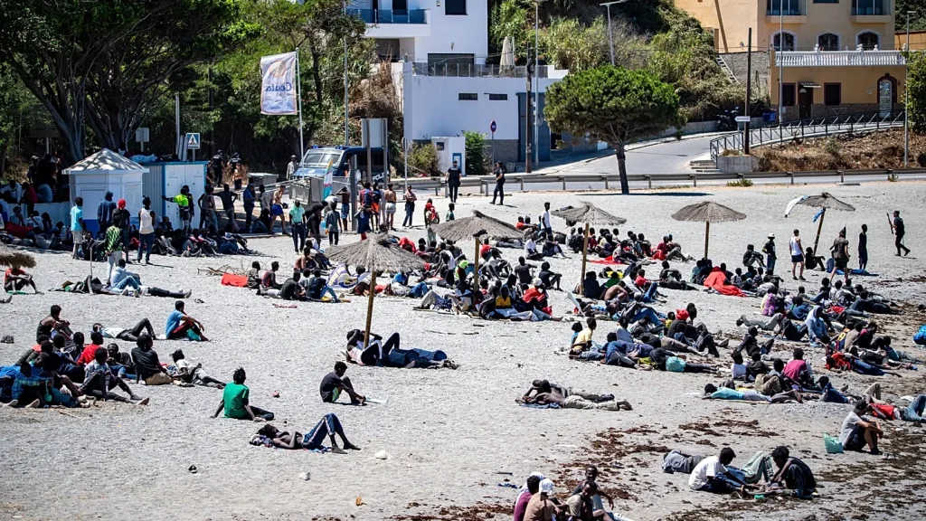 Bruselas admite que desconoce cuántos inmigrantes siguen en situación irregular en Ceuta