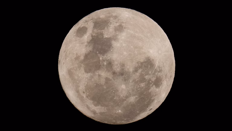 Cohete de SpaceX fuera de control se estrella contra la Luna, según informes