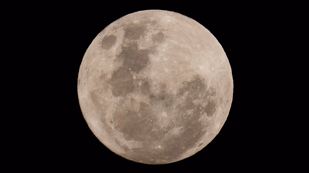 Cohete de SpaceX fuera de control se estrella contra la Luna, según informes