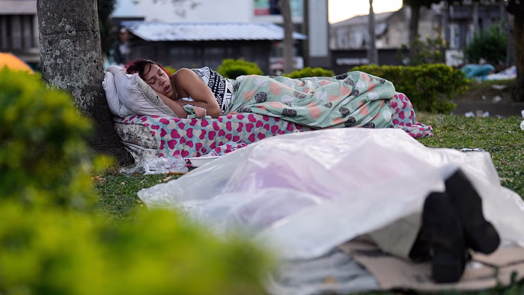 Colombia, “escena de horror” mientras rescatistas buscan escombros en Pereira
