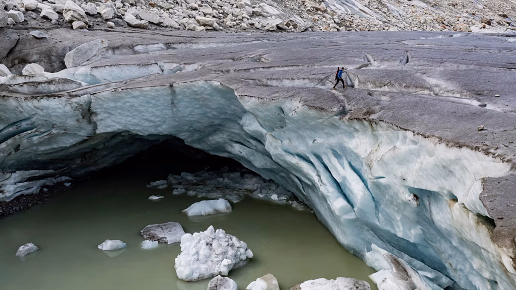 Cómo las olas de calor están transformando los glaciares de Suiza
