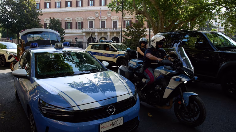 Detenido en Italia un menor de 16 años por difundir propaganda del ISIS y neonazi