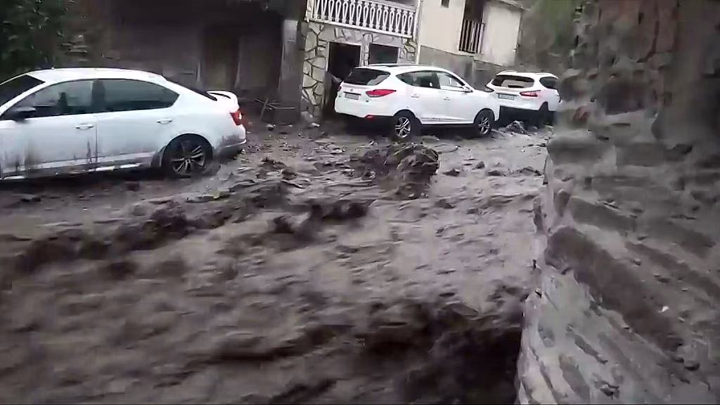 El agua y el barro sepultan una bodega en León: dos mujeres mueren y dos bebés resultan heridos