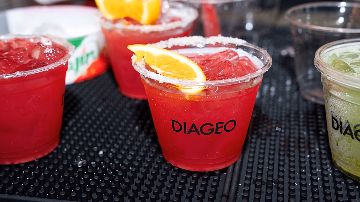 El gigante de bebidas Diageo anuncia recortes de costes de 1.000 millones
