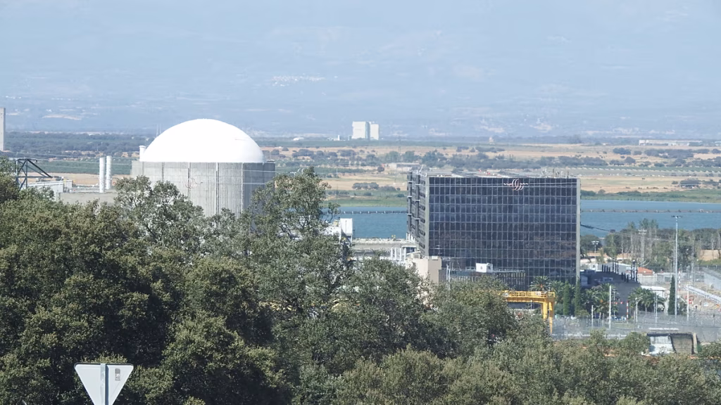 El Gobierno de España prorroga la central nuclear de Almaraz hasta 2030 y aplaza su cierre 3 años