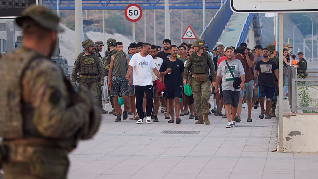 El Gobierno español recibió avisos de inteligencia sobre la avalancha en Ceuta días antes de la crisis