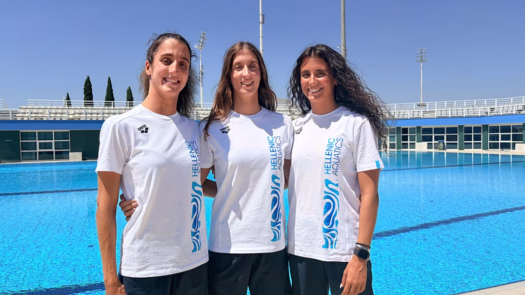 El regreso de las trillizas Alexandri a Grecia: la nueva vida del clan de nadadoras