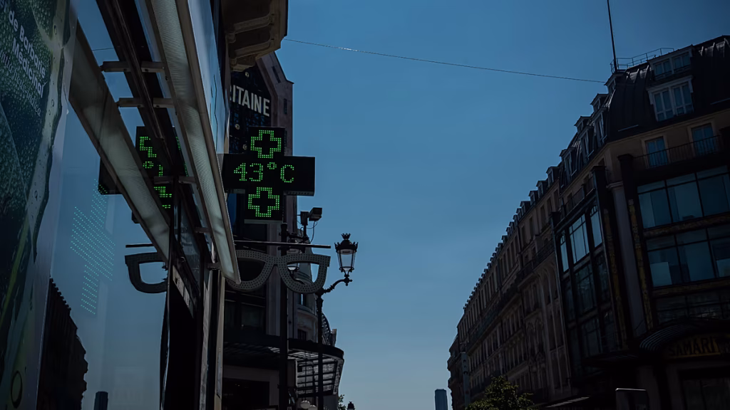 Francia sufre otro episodio de calor extremo, aumentan las restricciones de agua