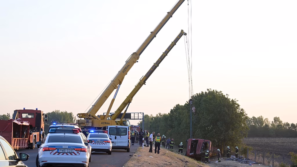Hungría investiga al conductor del autobús polaco que se salió de la carretera y provocó 12 muertos