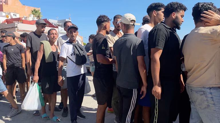Indignación, miedo, estupor y compasión: el incierto camino de Ceuta por recobrar una cierta normalidad