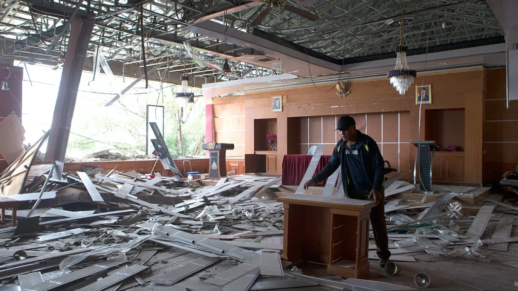 Indonesia, aumentan las víctimas mortales del terremoto, ya hay miles de desplazados