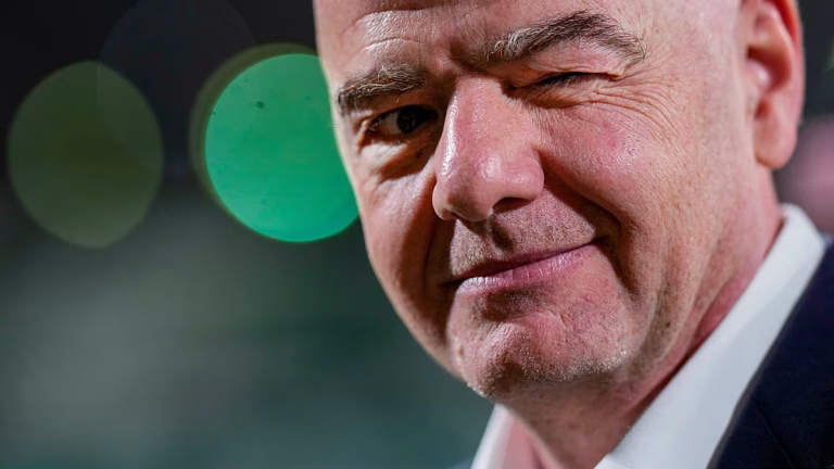 Infantino ofrece a Marruecos celebrar la final del Mundial 2030