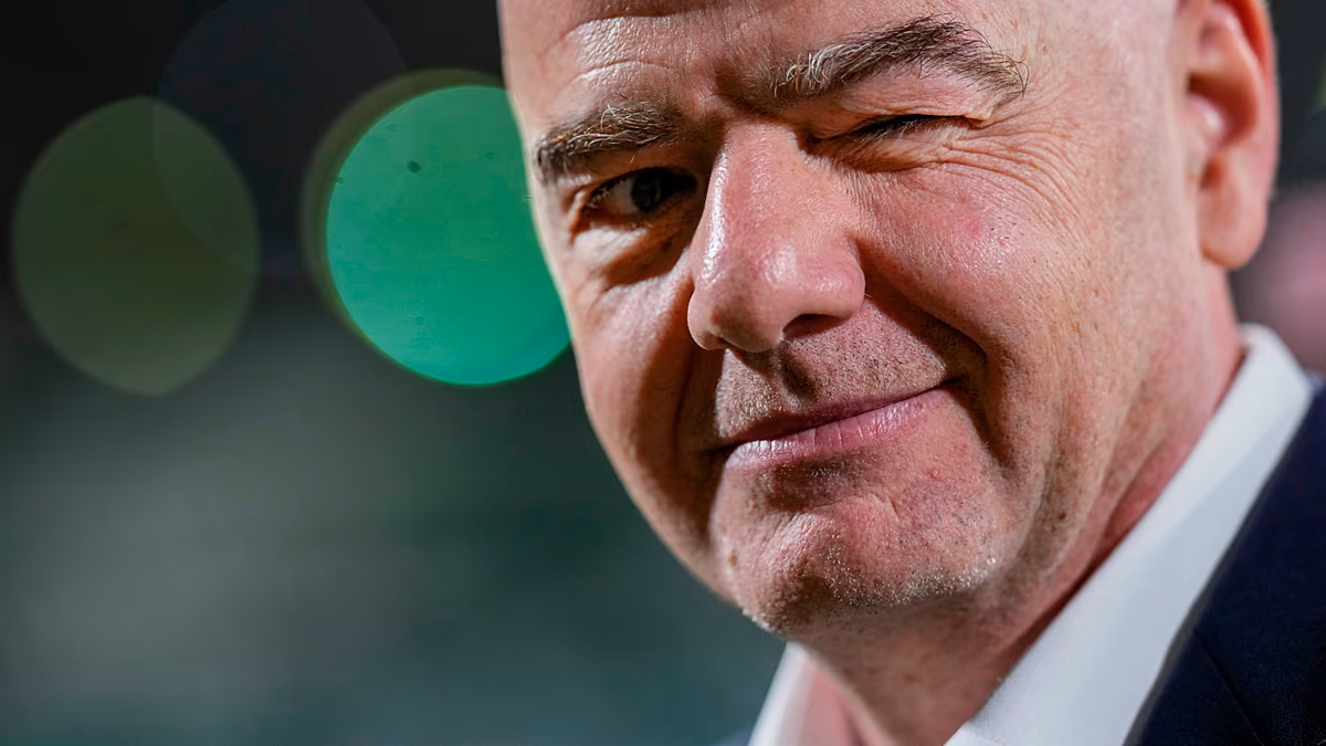 Infantino ofrece a Marruecos celebrar la final del Mundial 2030