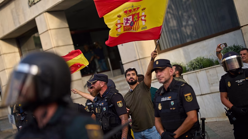 La crisis migratoria de Ceuta lleva la tensión a las calles entre protestas y críticas al Gobierno