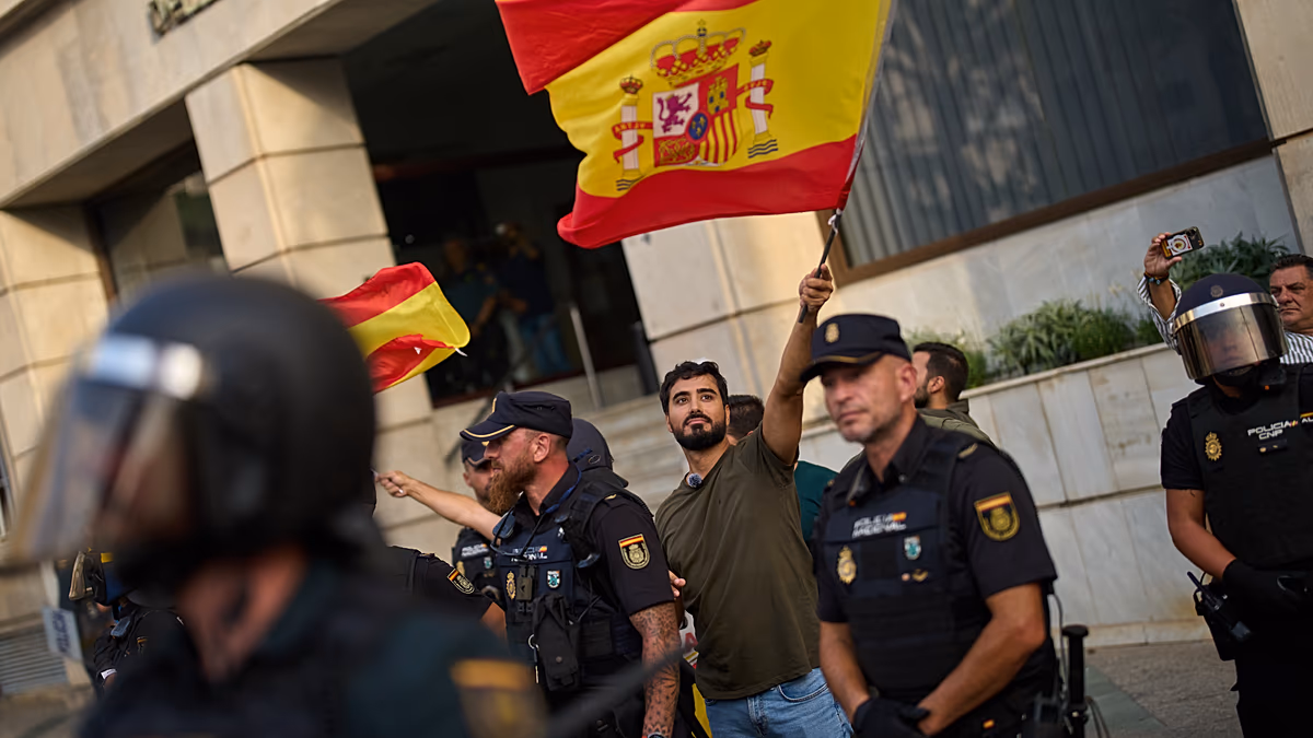 La crisis migratoria de Ceuta lleva la tensión a las calles entre protestas y críticas al Gobierno