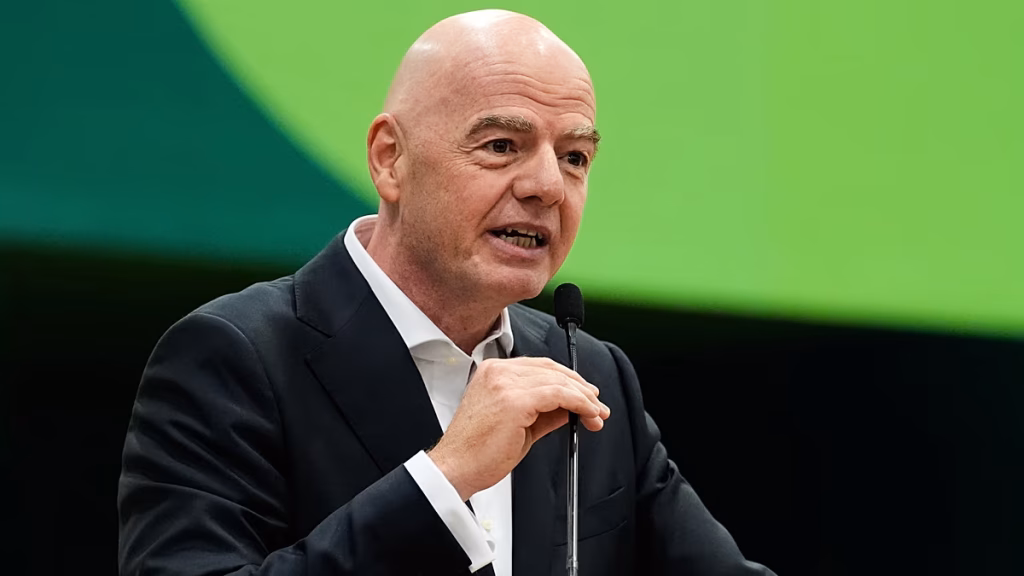 La FIFA defiende a Infantino tras revelarse que su presunta amante fue indemnizada por la UEFA