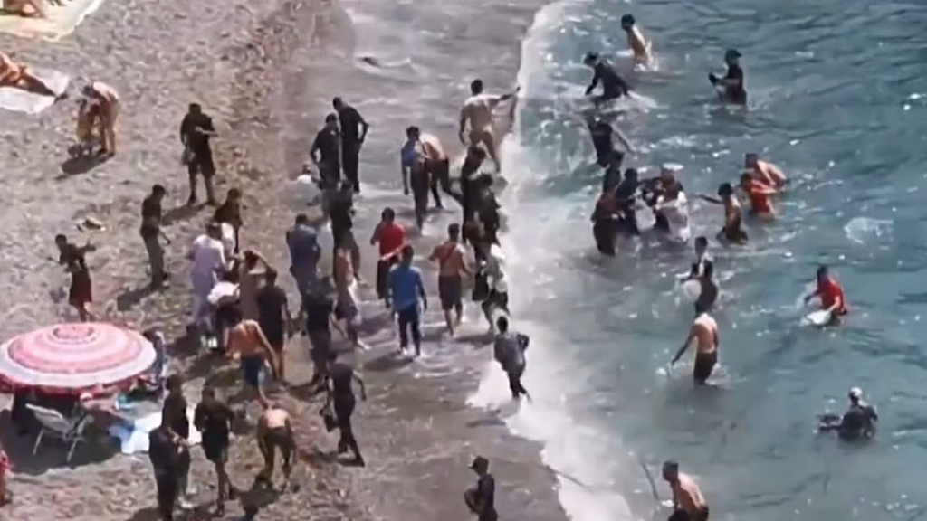 La llegada de 62 inmigrantes en patera tensiona la política de la Región de Murcia