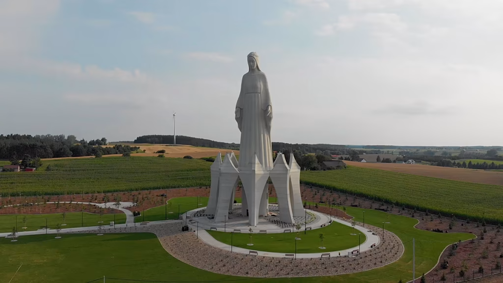 La mayor figura de la Virgen María de Europa ya está lista en Konotopie (Polonia)