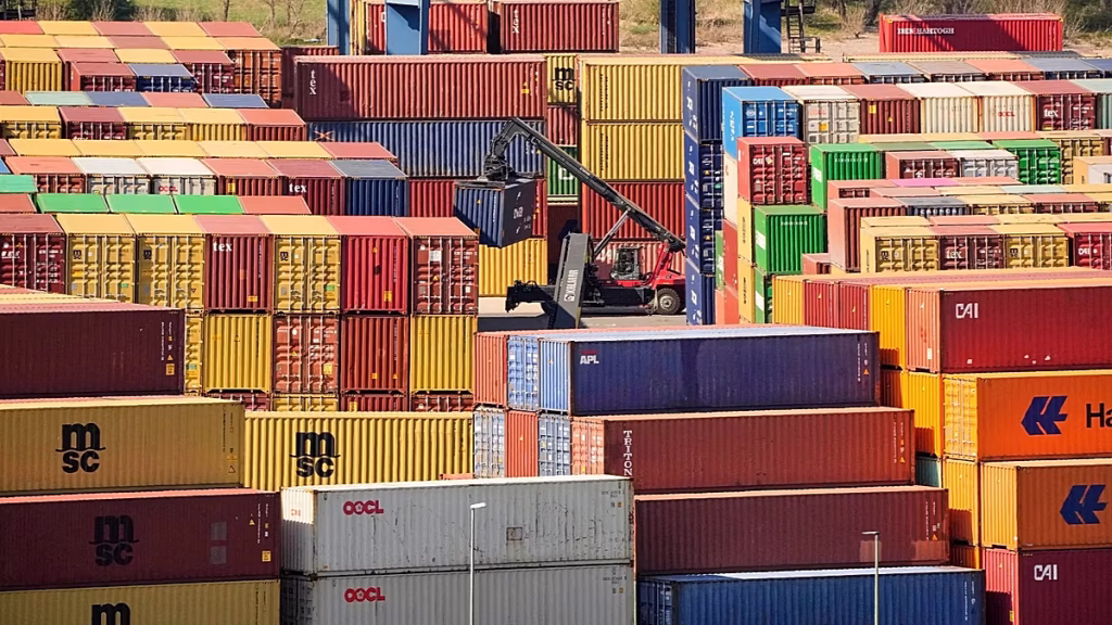 La UE se planta, EE.UU. aumenta la presión y acusa a Bruselas de permitir que China eluda aranceles