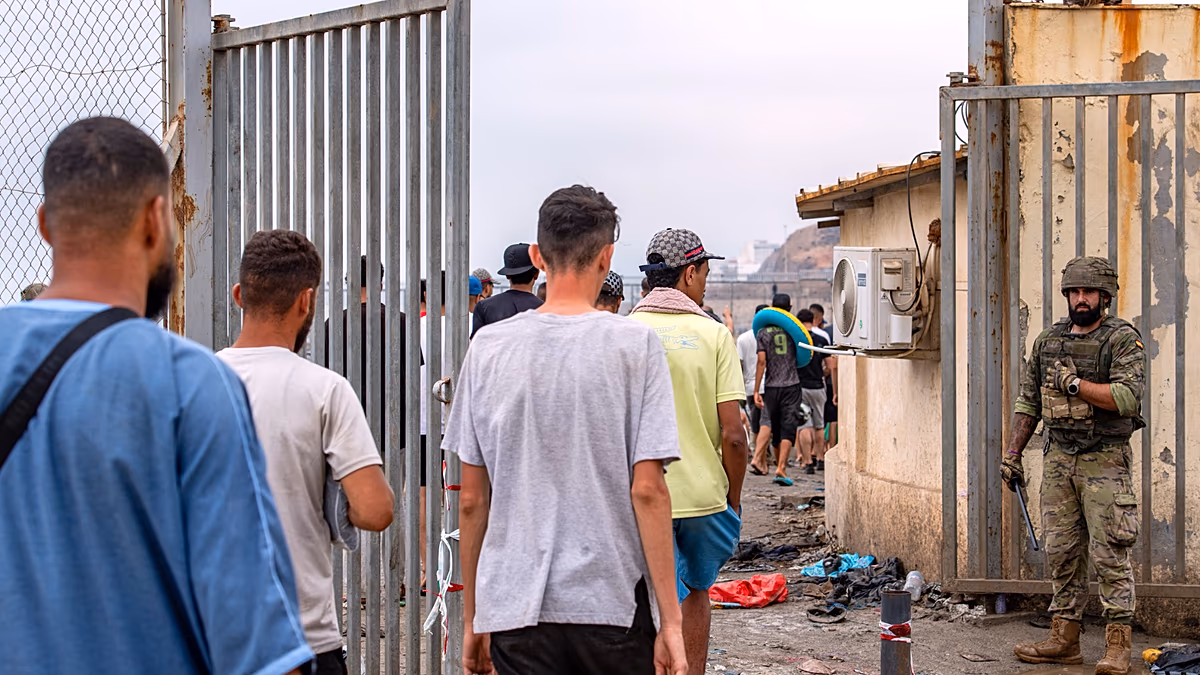 Lo que la ley española dicta para gestionar la llegada de migrantes irregulares en Ceuta