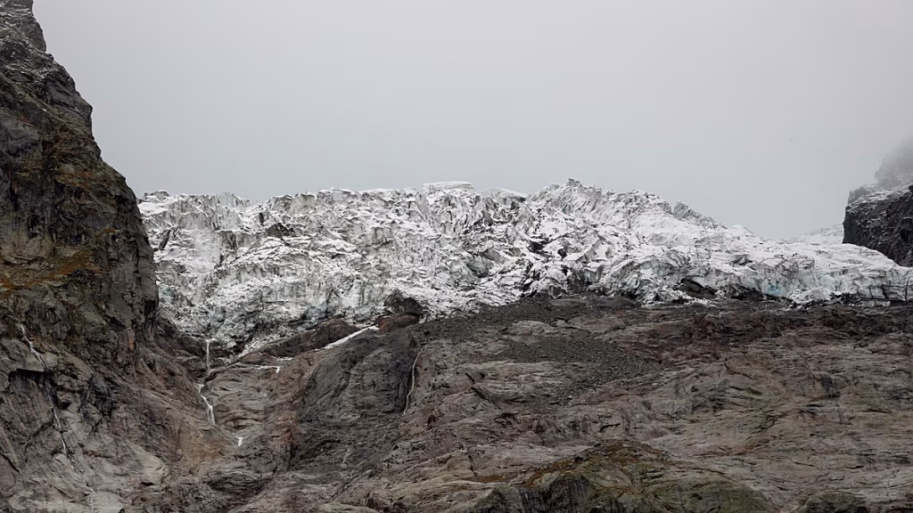 Marmolada pierde hielo y se debilita el permafrost, “Dolomitas bajo presión”