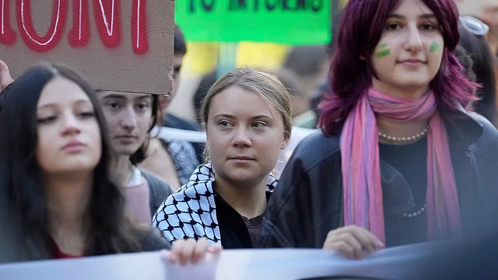 Miles protestan en Suecia contra la política climática del Gobierno a semanas de las elecciones