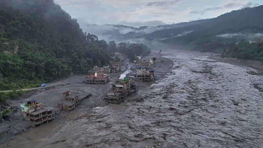 Nepal alerta de nuevas posibles inundaciones mientras las comunidades lidian con la devastación