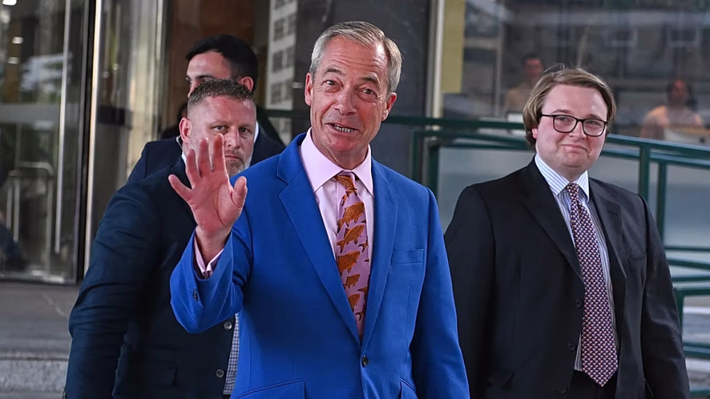 Nigel Farage gana una elección parcial en Reino Unido y regresa al Parlamento