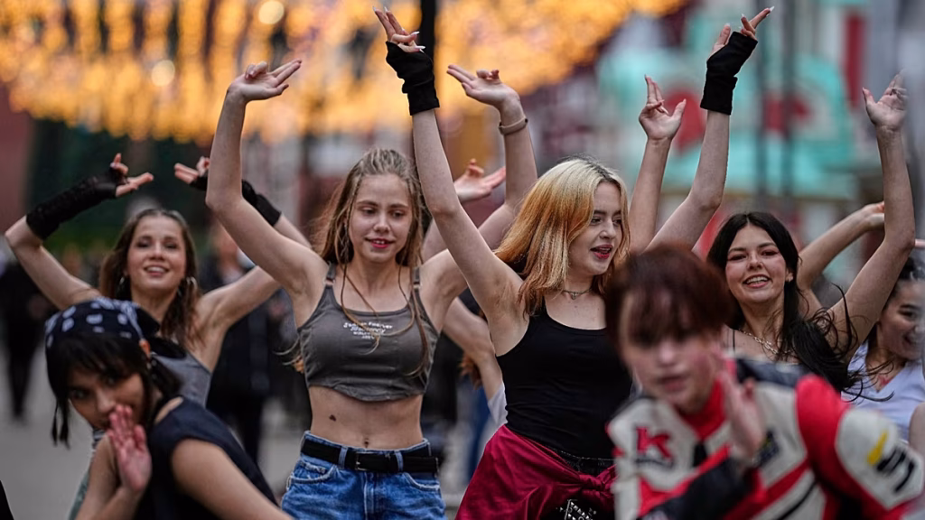 ¿Qué es ‘farmear aura’? Las extrañas batallas virales que han saltado de TikTok a las calles