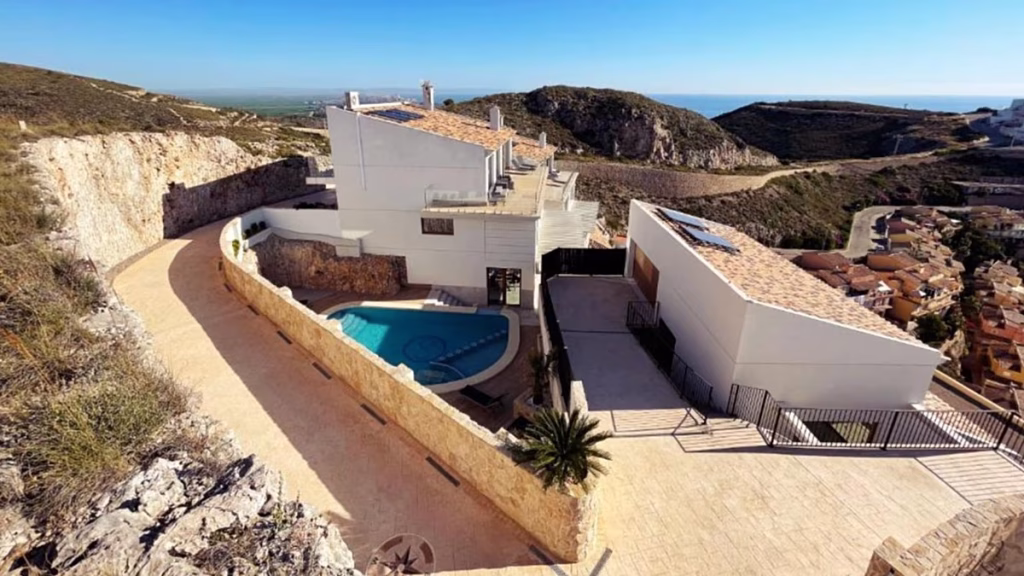 Quién era Thomasina Tobin, la mujer hallada muerta junto a su marido en un jacuzzi de Cullera (Valencia)
