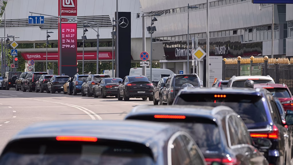 Rusia sufre una nueva crisis de combustible con escasez en 16 regiones