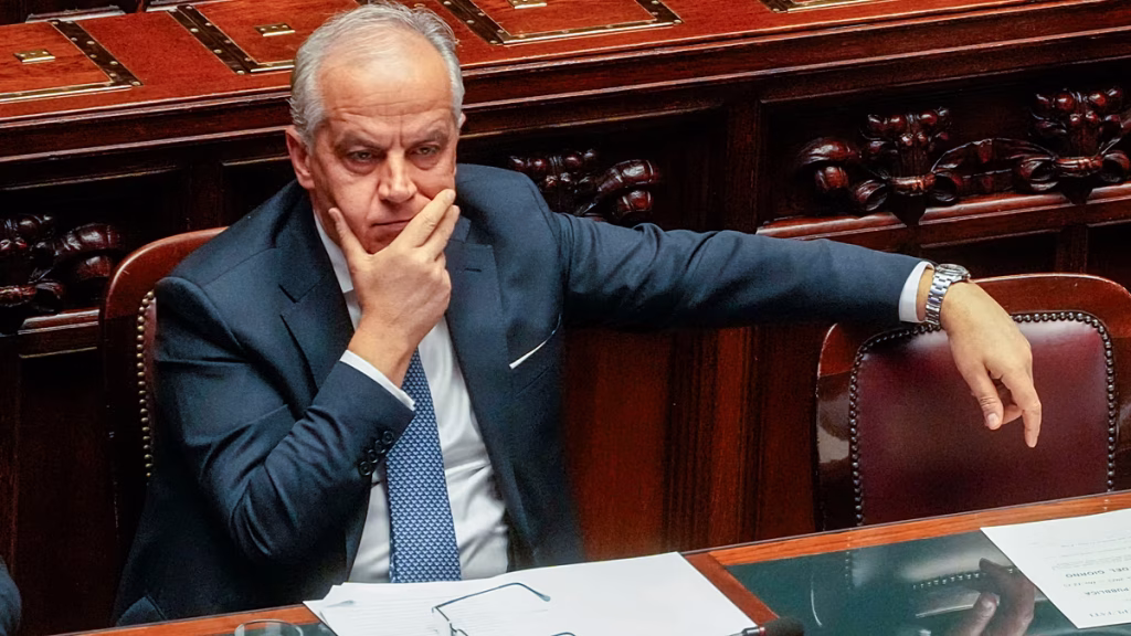 Tensión migratoria: Irlanda pide devoluciones a Italia y Roma bloquea el Sea-Watch 5