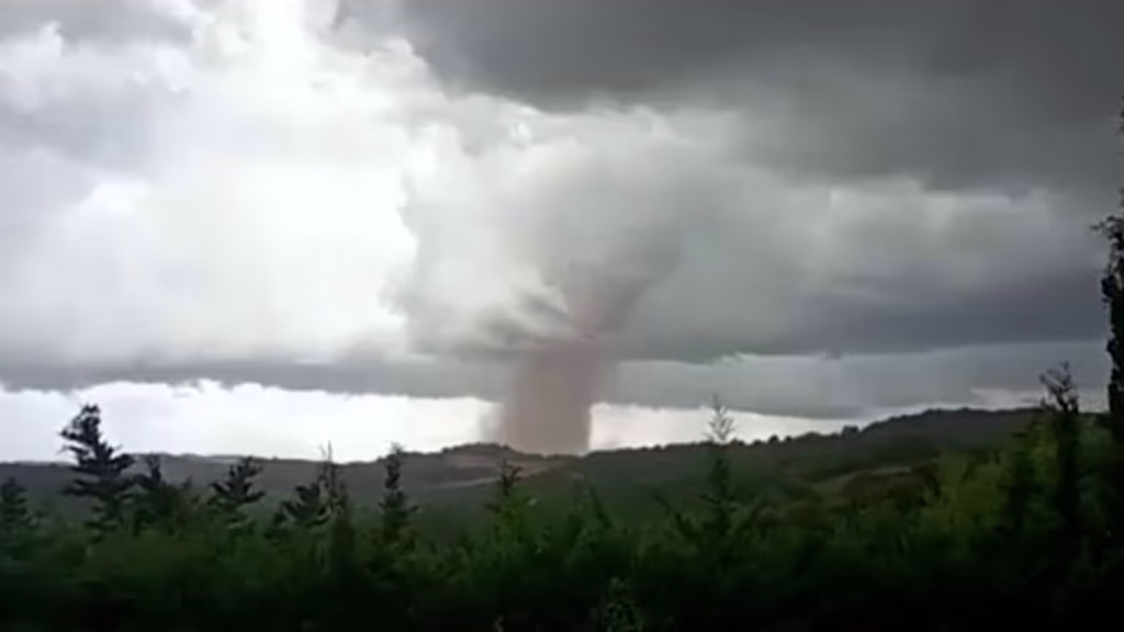 Tornado en el Aude, al menos 26 heridos y unas 100 viviendas dañadas