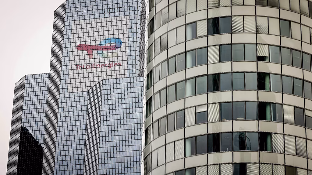 TotalEnergies compra los negocios eólicos y solares de Shell en Europa