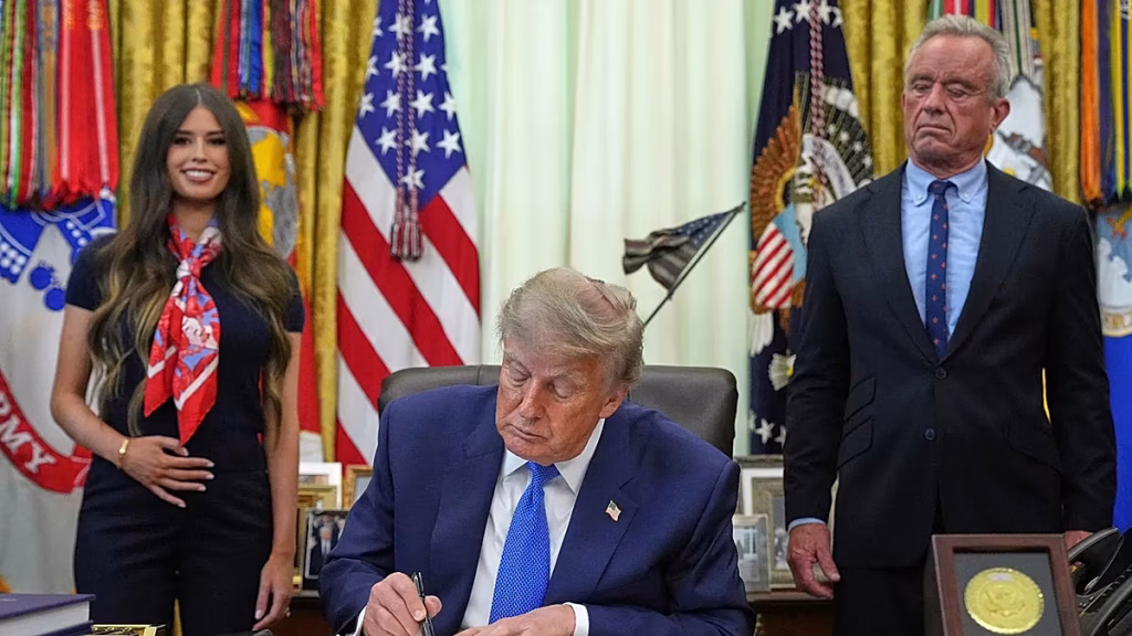 Trump reduce las vacunas infantiles recomendadas en contra de la opinión de los médicos