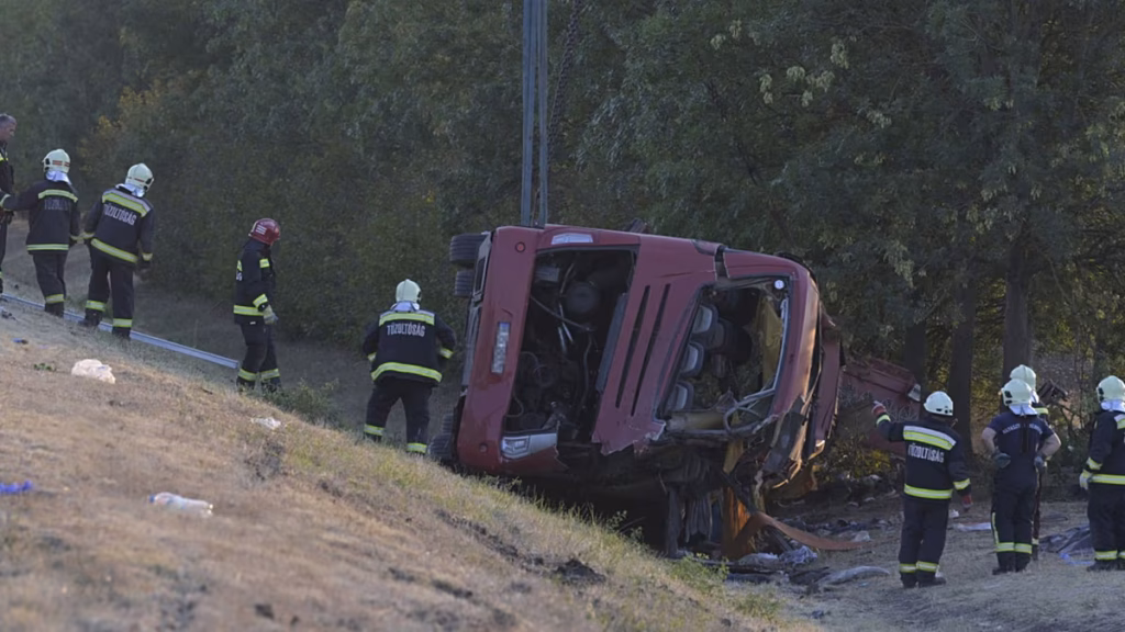 Un trágico accidente de autobús en Hungría deja, al menos, 12 muertos