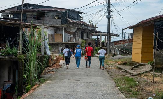 “Vigilamos entre nosotras”: Mujeres desplazadas por el terremoto en Colombia se organizan contra la violencia sexual