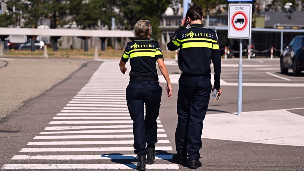 1 muerto y 2 policías heridos tras un tiroteo nocturno en una localidad de Países Bajos