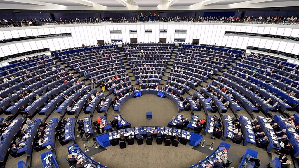 122 eurodiputados piden utilizar los activos congelados rusos para apoyar a Ucrania