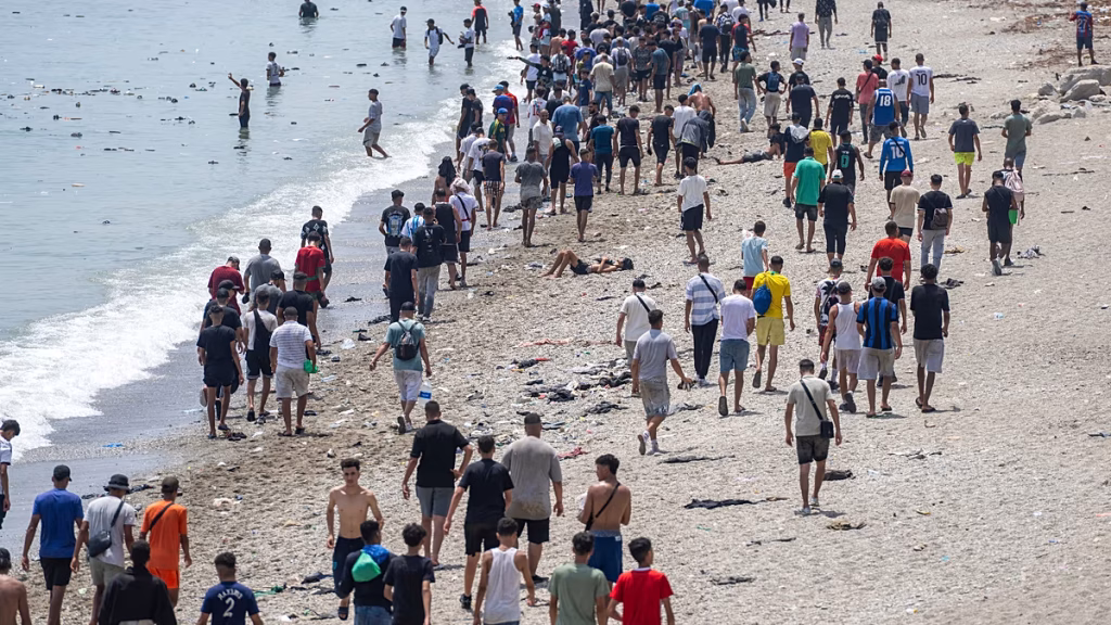 2.100 inmigrantes menores de edad y prácticamente 11.000 adultos siguen en Ceuta