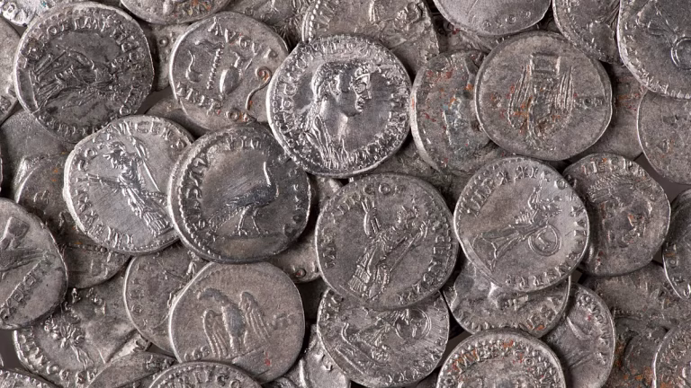 934 monedas de plata halladas: misterio en torno al mayor tesoro romano de Alemania