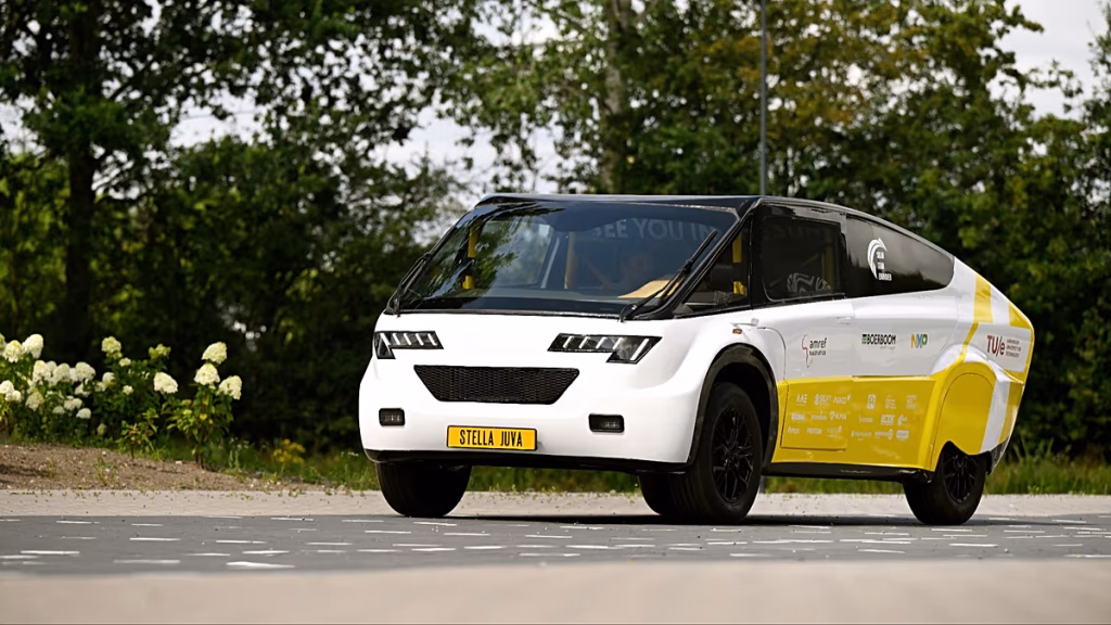 Así funciona la primera ambulancia solar del mundo que transforma la sanidad remota
