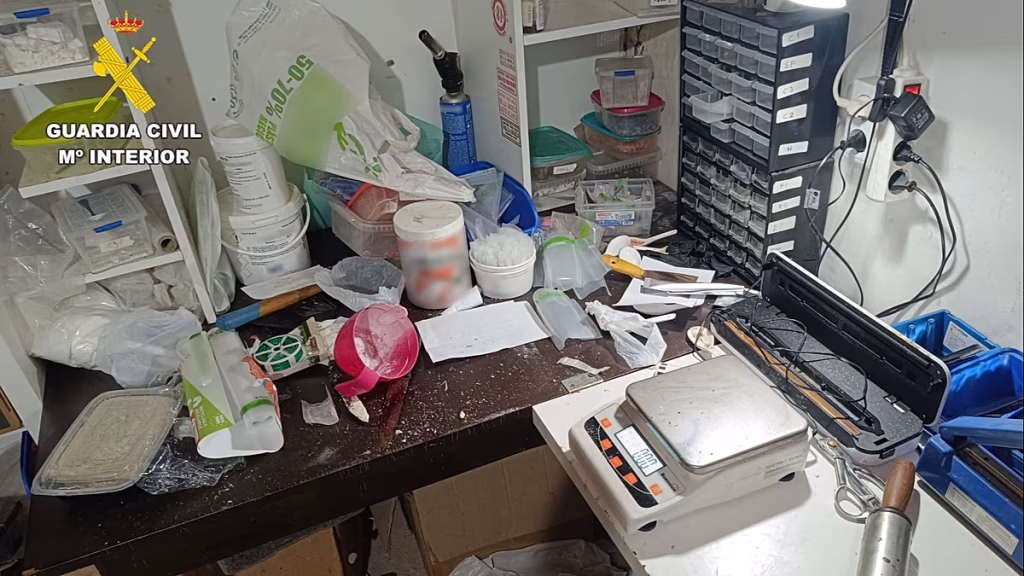 Cae en España una red que enviaba droga a 45 países por correo postal