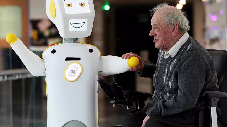 Cómo la IA y los robots acompañan a las personas con alzhéimer