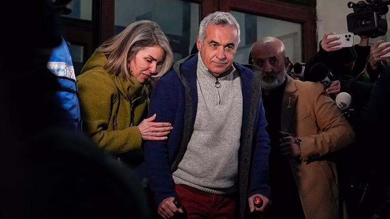 Detenido el excandidato presidencial rumano Călin Georgescu, investigado por fraude